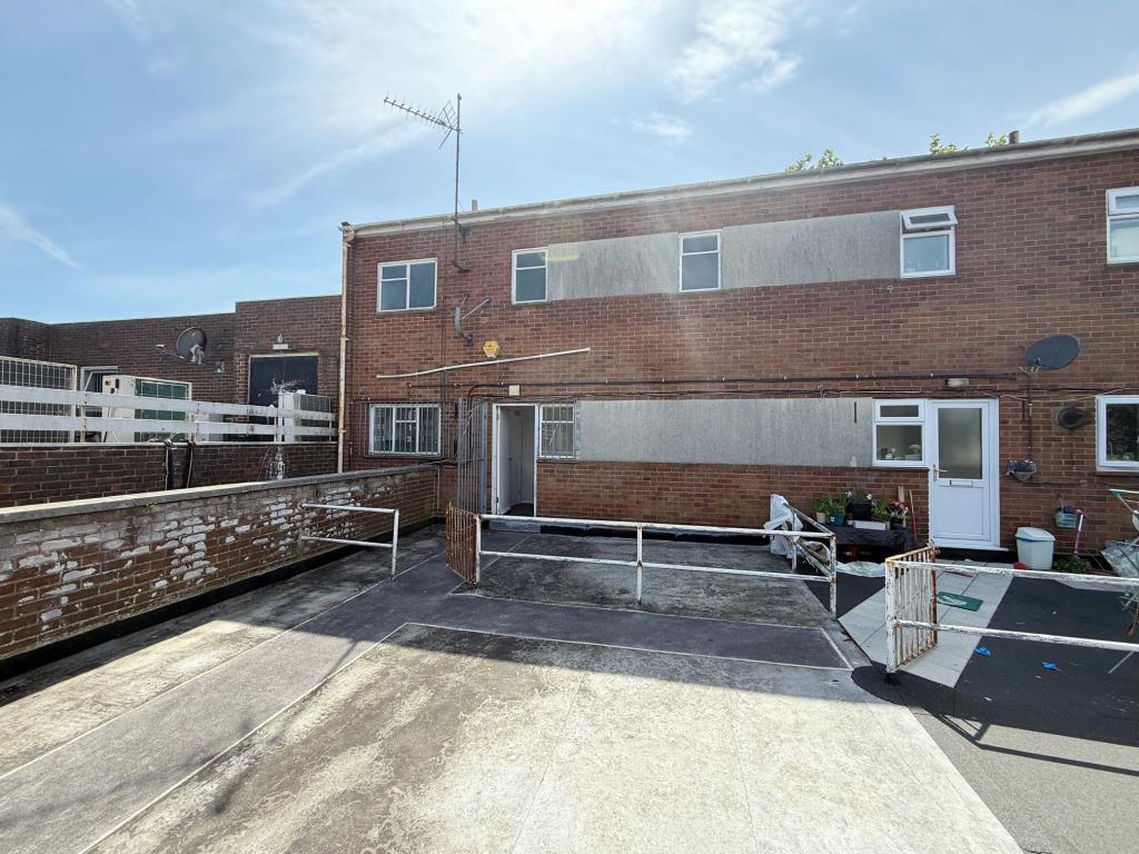 Lot: 109 - FIRST AND SECOND FLOOR THREE-BEDROOM MAISONETTE - Rear entrance